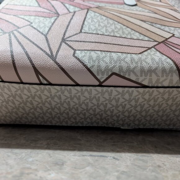 RARE WHITE KORS MK Michael Kors Limited Edition WHITE Tote-Pristine Condition - Picture 7 of 7